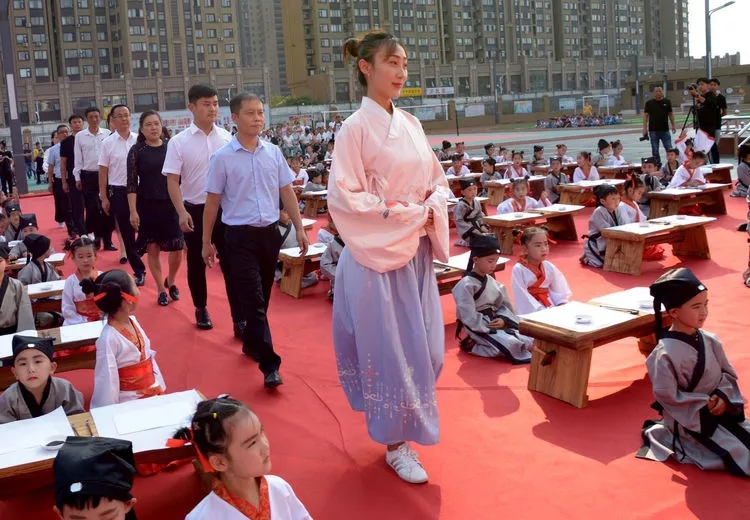 敬圣贤  拜先师.jpg