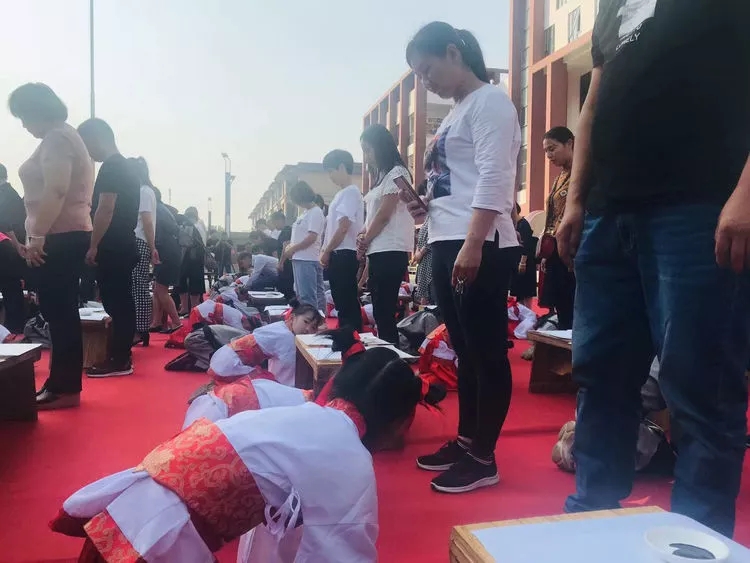 叩拜父母2.jpg