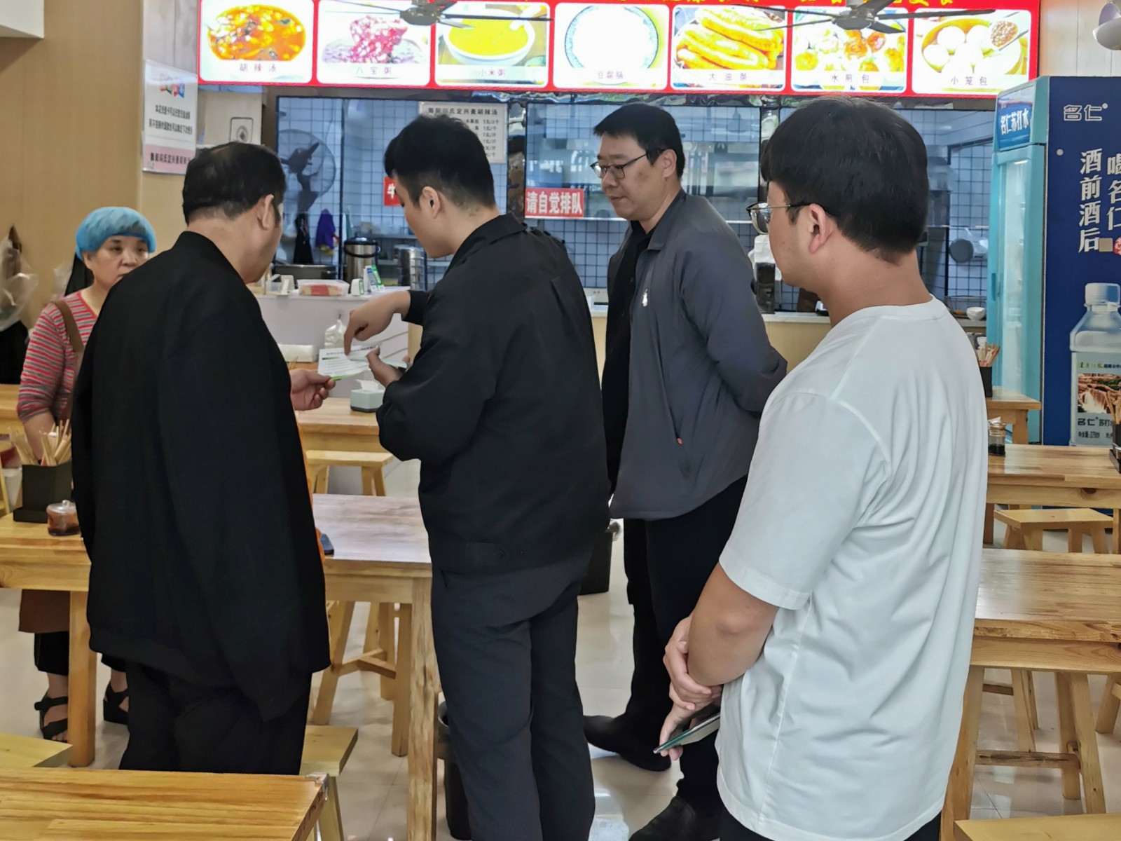20250929(宣传-动态)新华区开展节前清真食品安全专项检查.jpg 20250929(宣传-动态)新华区开展节前清真食品安全专项检查.jpg