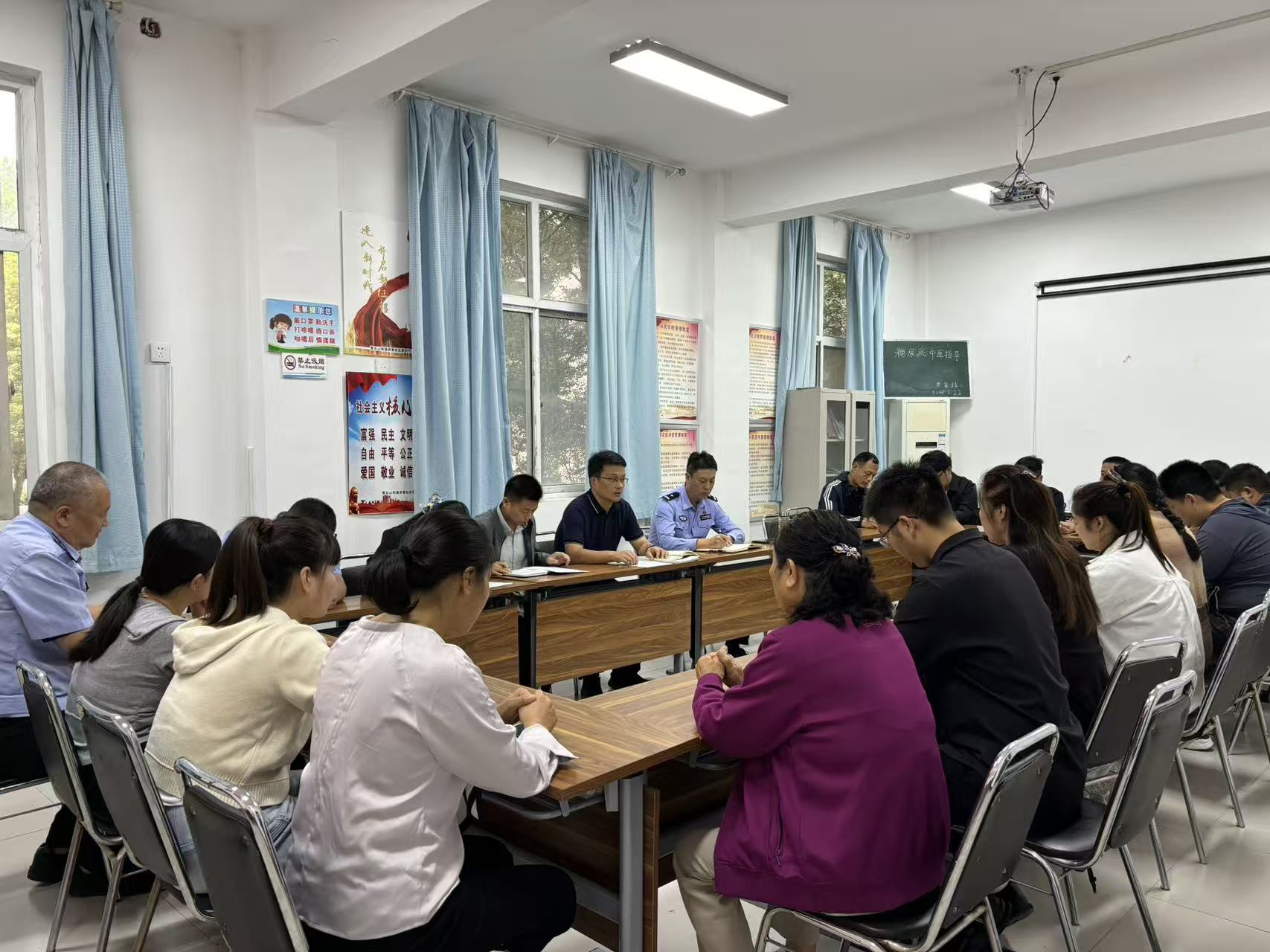 青石山街道召开党建引领基层社会治理暨警网融合工作推进会.jpg